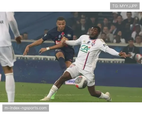 巴黎圣日耳曼3-2绝杀里昂 塔利亚菲科两黄变一红罚下无争议