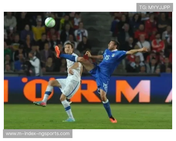 达洛特踩踏多库仅获黄牌 裁判称接触轻微引发尺度质疑