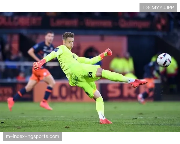 霍诺拉特锋线支点作用关键,门兴进攻体系依赖其背身拿球 霍诺拉特锋线支点作用关键,门兴进攻体系依赖其背身拿球